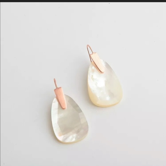 Kendra Scott Marty Rose Gold in Ivory Pearl Drops! - Picture 3 of 5